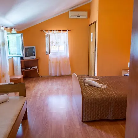 Guest house Marina & Pag Town